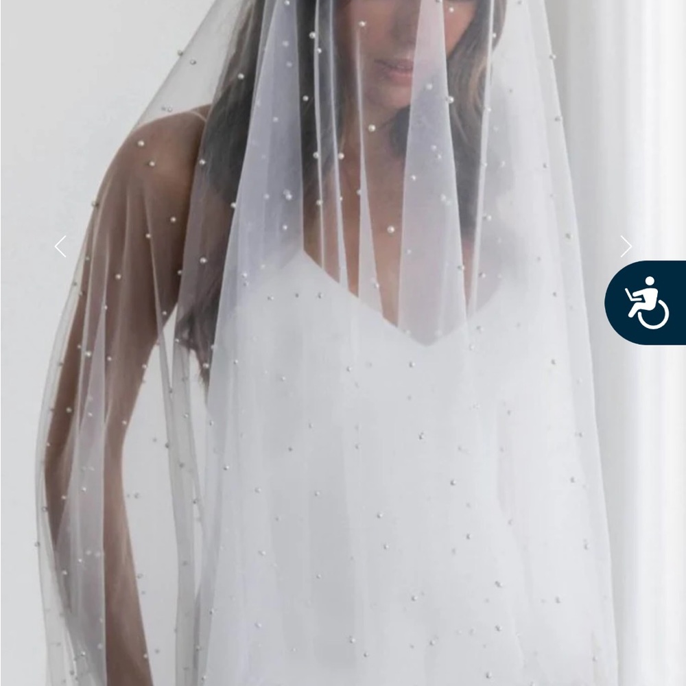 Grace Loves Lace White Veil (Pearly Midi Veil)